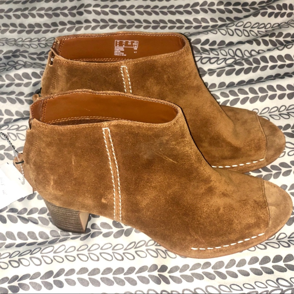 NWT Clark’s Peep Toe Booties